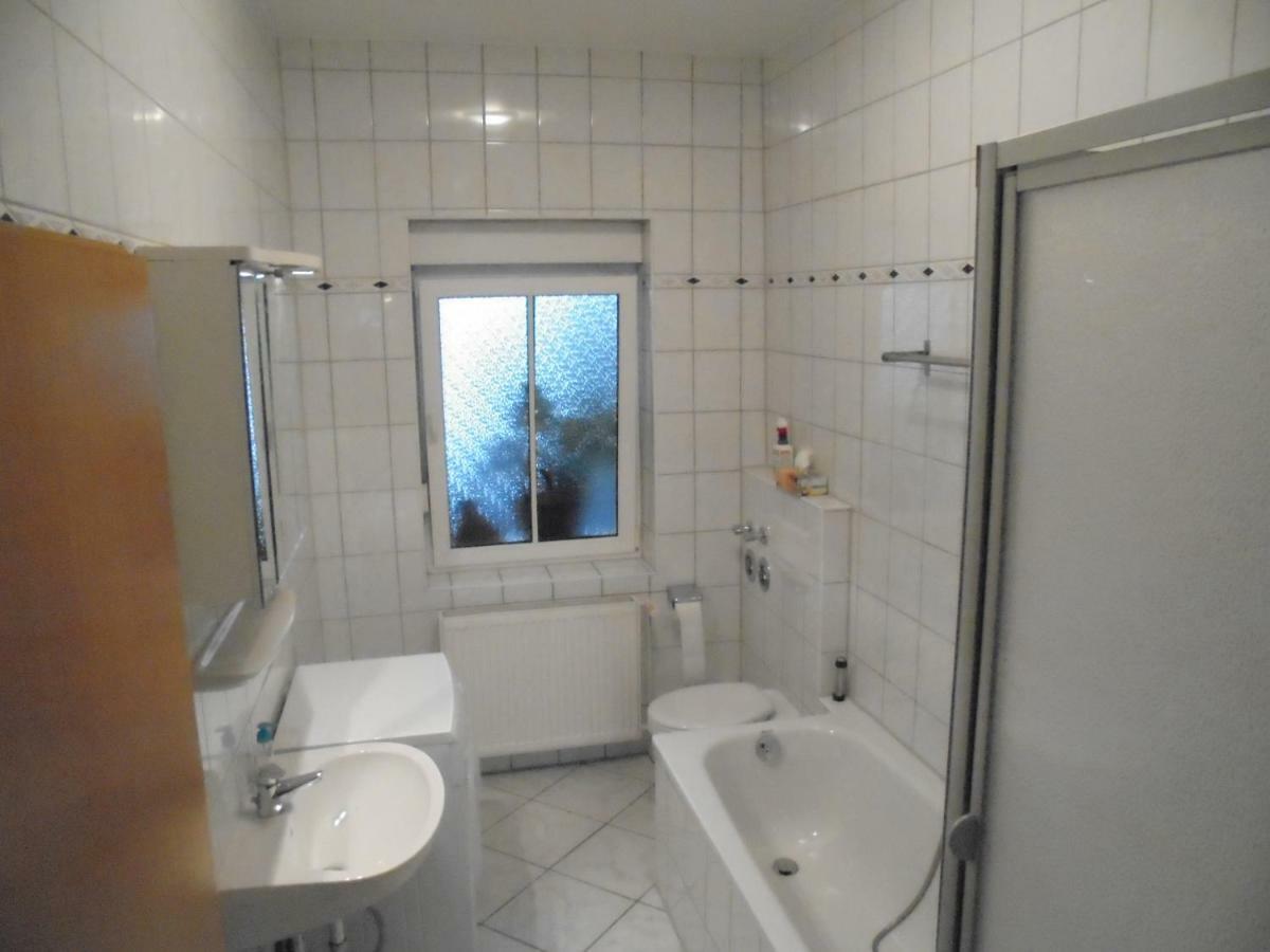 Ferienwohnung Mit Terasse オーバーハウゼン エクステリア 写真
