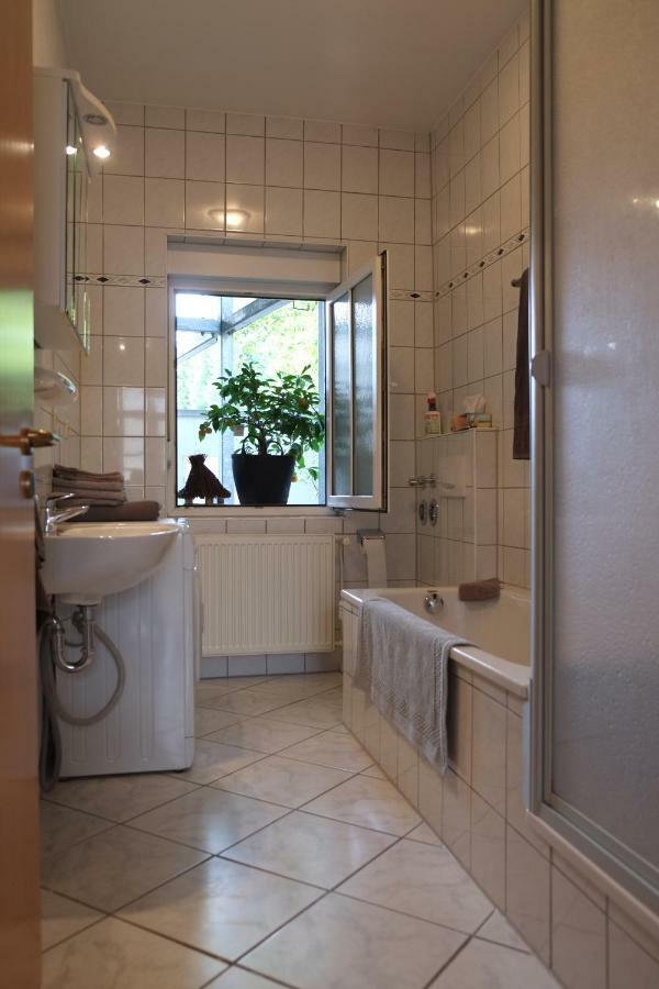 Ferienwohnung Mit Terasse オーバーハウゼン エクステリア 写真