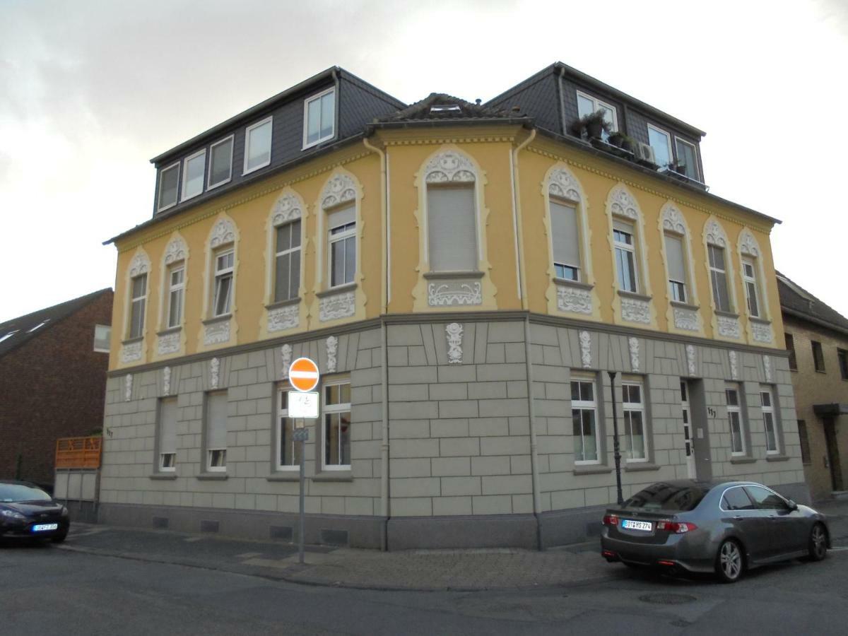 Ferienwohnung Mit Terasse オーバーハウゼン エクステリア 写真